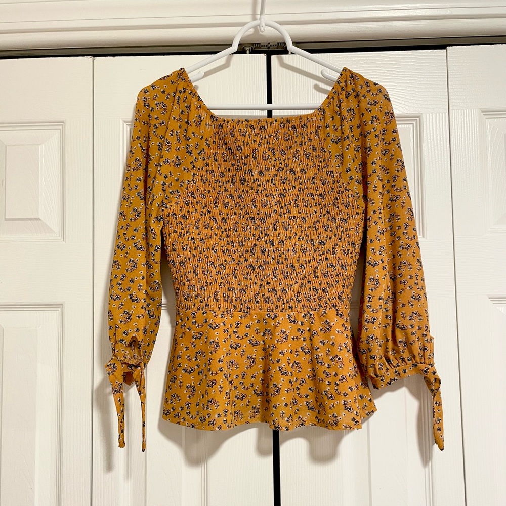 🌷SPRING SALE! 
Floral blouse